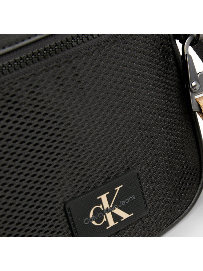 Calvin Klein Jeans Umhängetasche Calvin Klein Jeans Tagged Square Camera Bag18 K50K511779 Schwarz