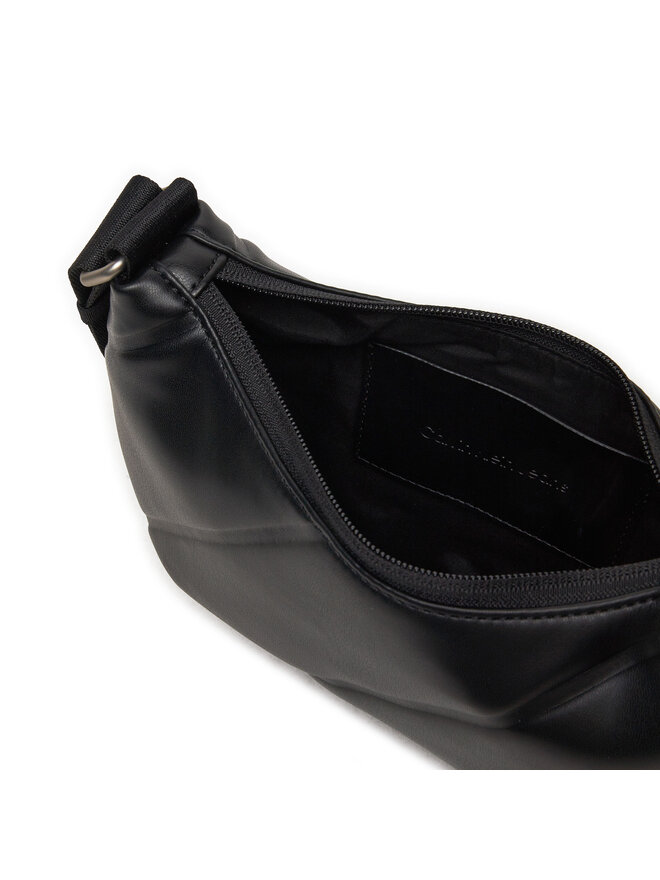 Calvin Klein Jeans Handtasche Calvin Klein Jeans Quilted Crescent Cb Bag24 K60K612370 Schwarz