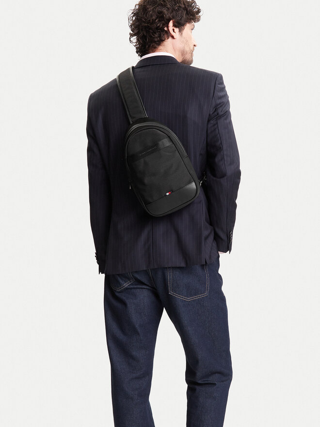 Tommy Hilfiger Ruksak Tommy Hilfiger Th Nylon Travel Sling Bag AM0AM13572 Čierna