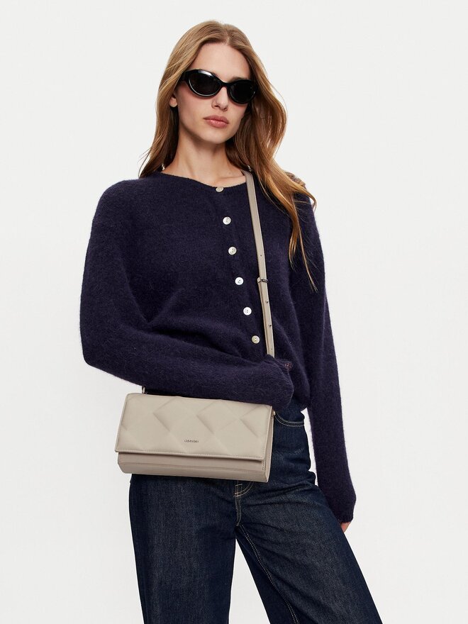 Calvin Klein Дамска чанта Calvin Klein Diamon Quilt Conv K60K612905 Екрю