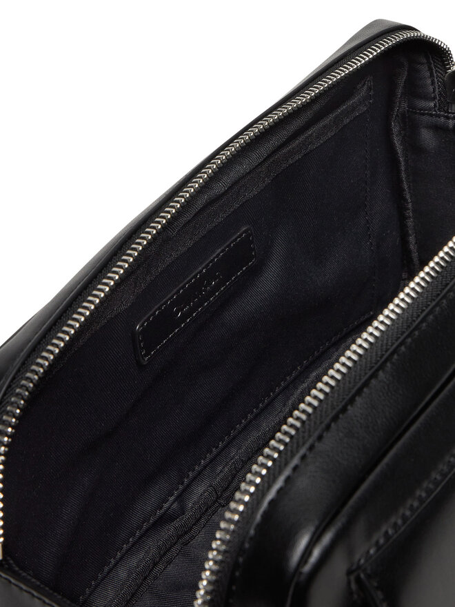 Calvin Klein Kosmetyczka Calvin Klein Ck Sleek 2G Washbag K50K513039 Czarny