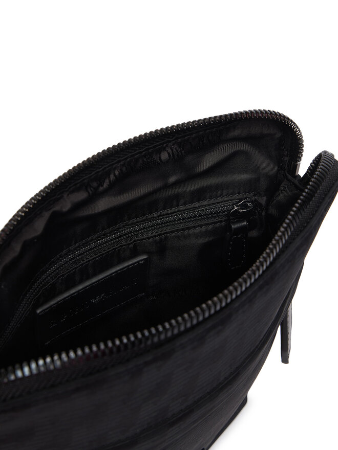 Emporio Armani Плоска сумка Emporio Armani EM007050 AF28798 UC001 Чорний