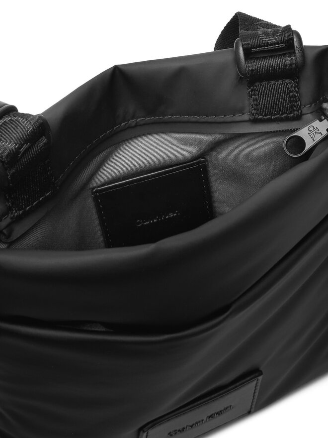 Calvin Klein Umhängetasche Calvin Klein Puffer Utility Flatpack LV04D3224G Schwarz