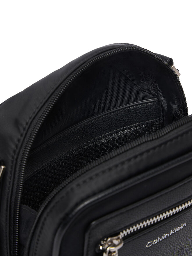 Calvin Klein Umhängetasche Calvin Klein Ssnl Raised Logo Reporter LV04D3500G Schwarz