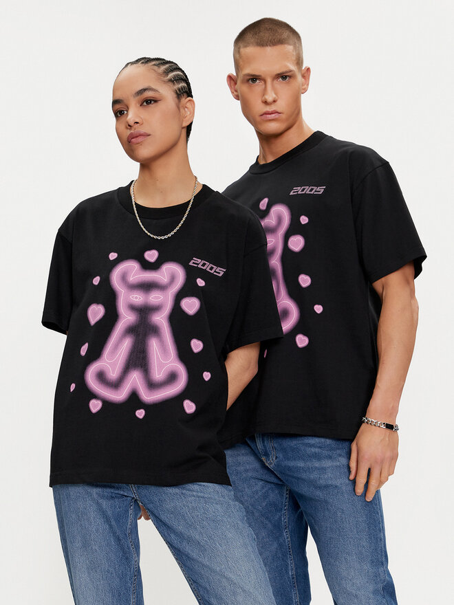2005 2005 T-Shirt Unisex Lovely Horned Lucy Schwarz Relaxed Fit