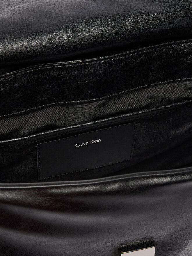 Calvin Klein Handtasche Calvin Klein Emblem Hw Padded Satchel LV04F3615G Schwarz