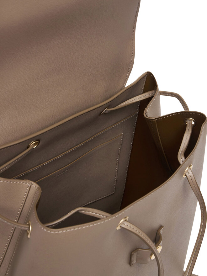 Calvin Klein Rucksack Calvin Klein Foil Logo Large Flap Backpack LV04F3505G Braun