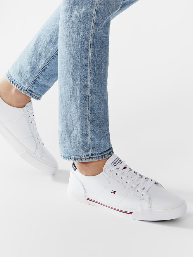Sneakers Tommy Hilfiger Core Corporate Leather Vulc FM0FM03999 Blanc chaussures
