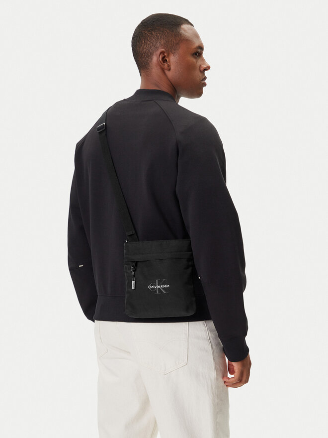 Calvin Klein Umhängetasche Calvin Klein Bold Flatpack LV04D3178G Schwarz