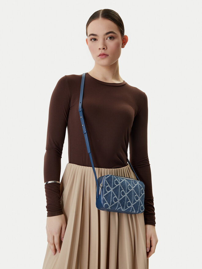 Calvin Klein Handtasche Calvin Klein Emblem Aop Denim Camera Bag LV04F3430G Blau
