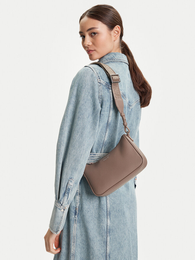 Emporio Armani Bolso Emporio Armani EW000539 AF12036 M1057 Beis