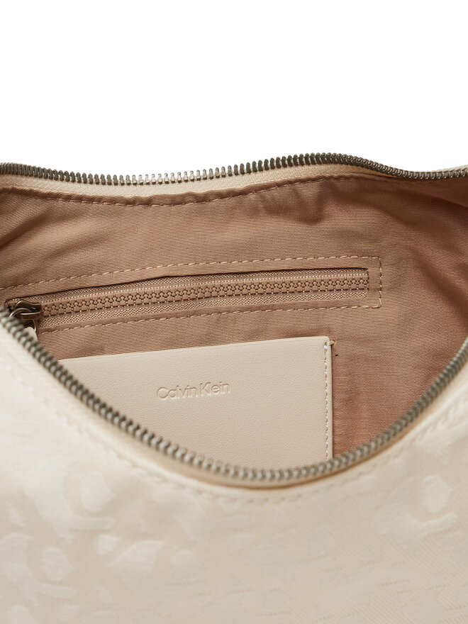 Calvin Klein Handtasche Calvin Klein Ckj Monogram Pinched Medium Shou LV04F3206G Creme
