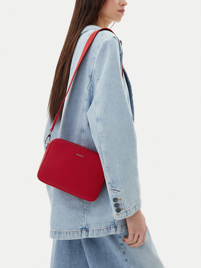 Calvin Klein Torbica Calvin Klein Ck Must Small Camera Bag K60K613145 Crvena