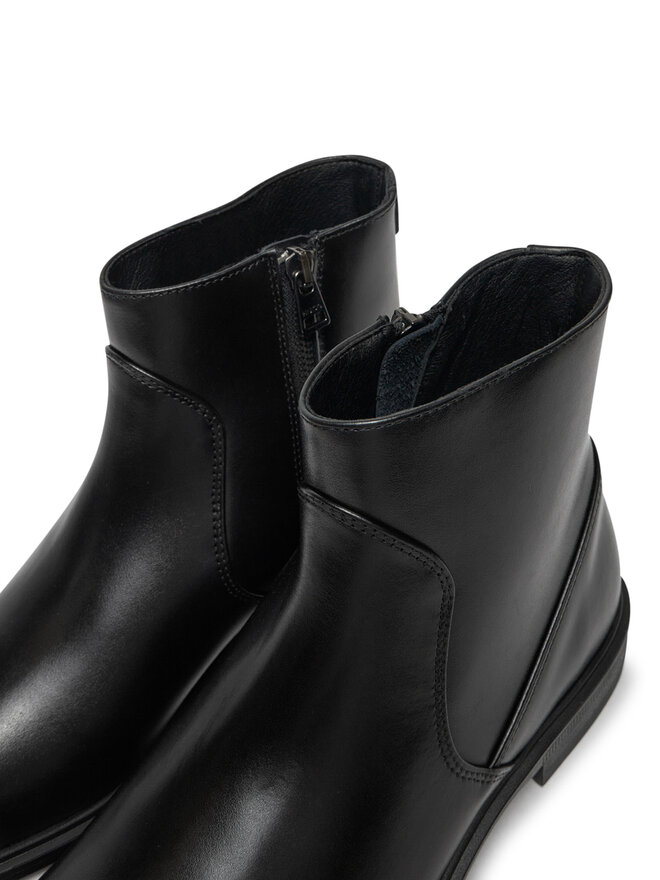 HUGO Csizma Hugo Kerr Boot 50528808 Fekete
