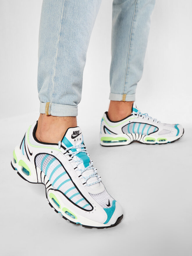 nike tailwind se