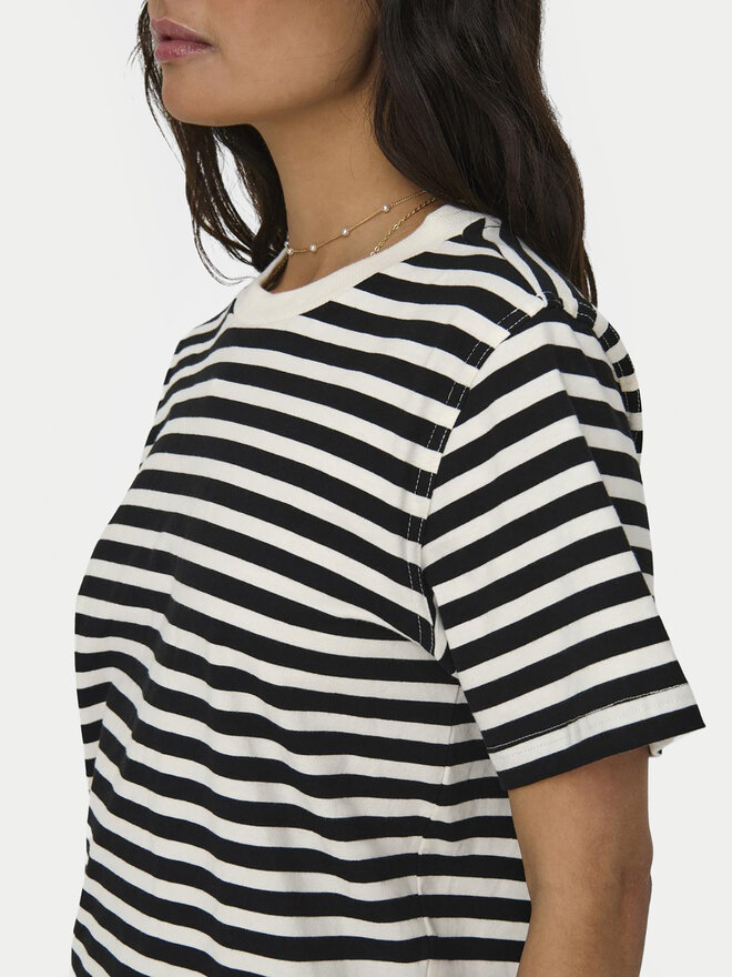 ONLY ONLY Marškinėliai Livina 15272227 Juoda Regular Fit