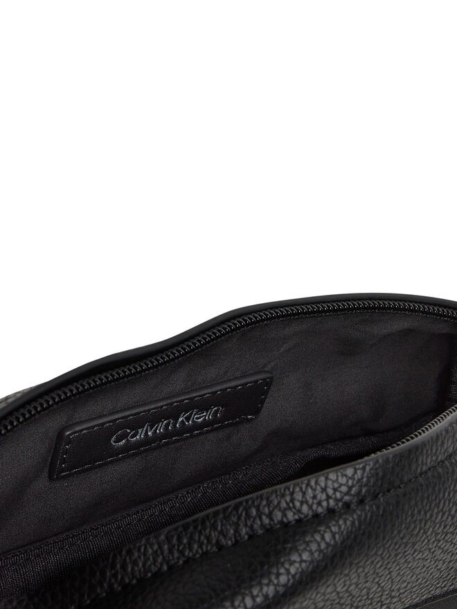Calvin Klein Válltáska Calvin Klein Ck Must Camera Bag K50K512885 Fekete