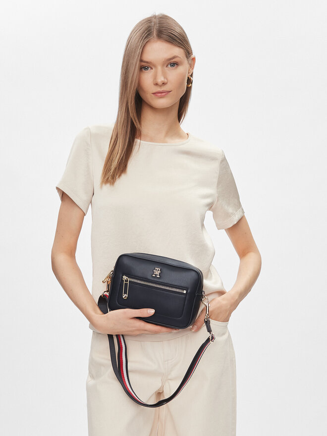 Iconic tommy camera bag outlet