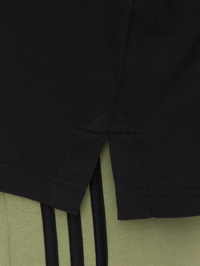 adidas adidas Majica Brand Love IW3539 Črna Loose Fit