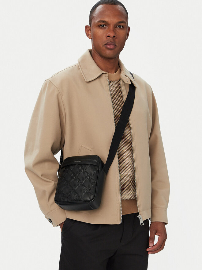 Calvin Klein Umhängetasche Calvin Klein Emblem Aop Deboss Reporter LV04D3562G Schwarz