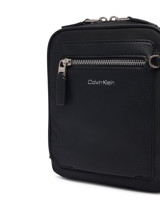 Calvin Klein Umhängetasche Calvin Klein Ssnl Raised Logo Reporter LV04D3500G Schwarz
