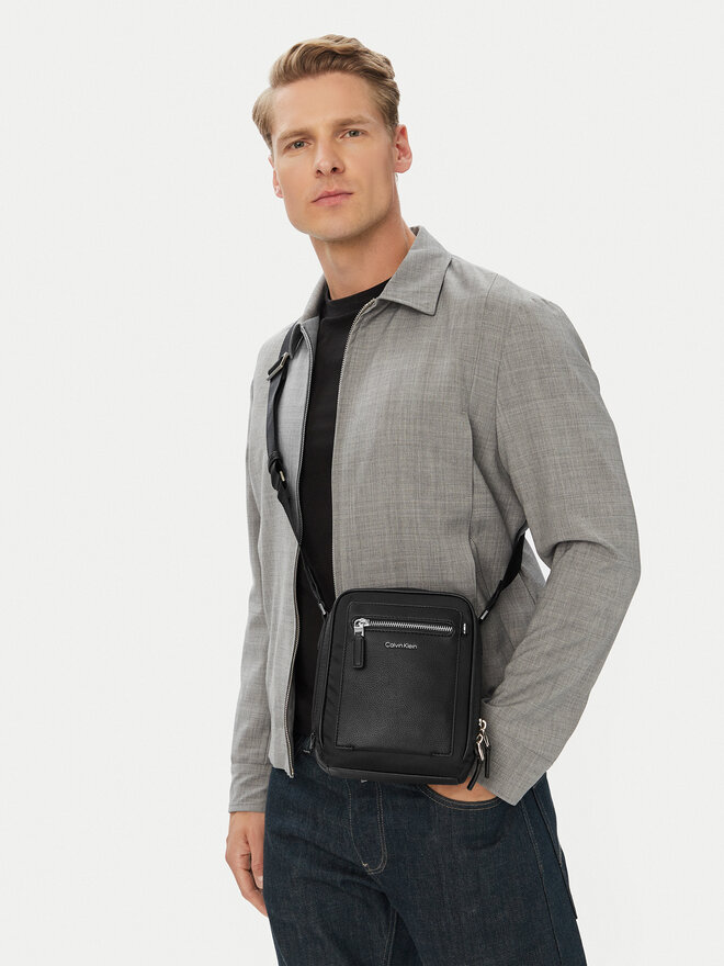 Calvin Klein Umhängetasche Calvin Klein Ssnl Raised Logo Reporter LV04D3500G Schwarz