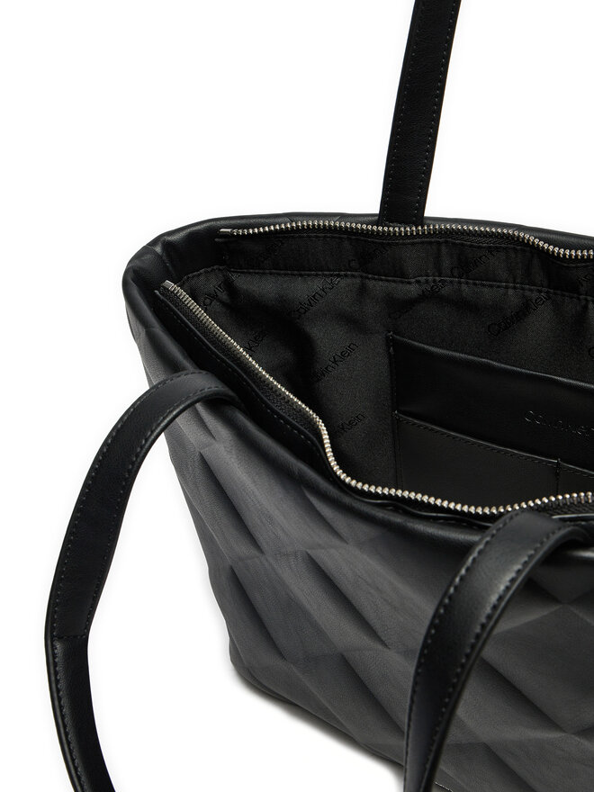 Calvin Klein Geantă Calvin Klein Diamond Quilt K60K612906 Negru