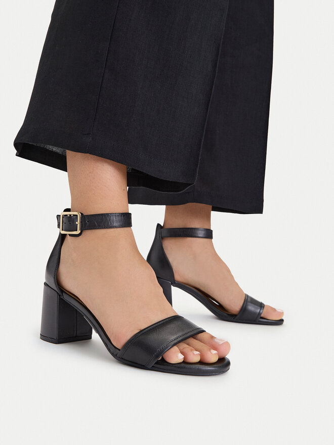 Clarks Босоніжки Clarks Ezoria Mae 26181295 Чорний
