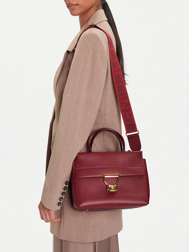 Coccinelle Ročna torba Coccinelle ND8 Arlettis Signature E1 ND8 18 01 01 Bordo rdeča