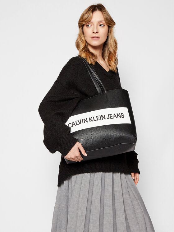 Calvin Klein Jeans Ročna torba Calvin Klein Jeans Shopper K60K608563 Črna