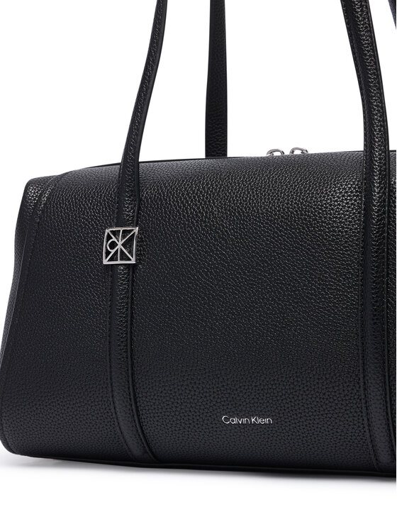 Calvin Klein Torbica Calvin Klein Emblem Hw Pebble Doctor Shoulder LV04F3614G Crna