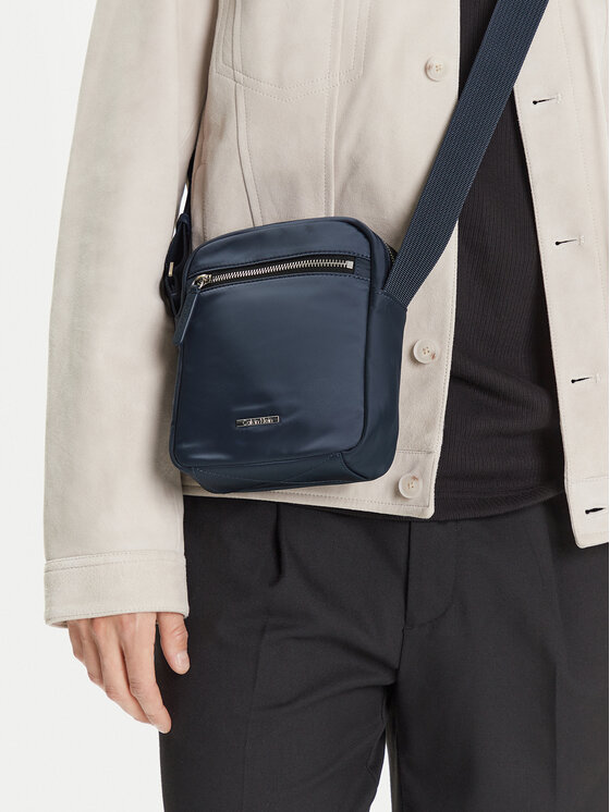 Calvin Klein Somiņa Calvin Klein Sleek Nylon Reporter LV04D3176G Tumši zils