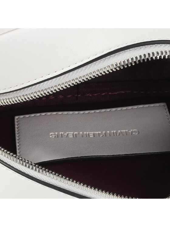 Calvin Klein Jeans Kabelka Calvin Klein Jeans Sculpted Camera Bag K60K606160 Bílá