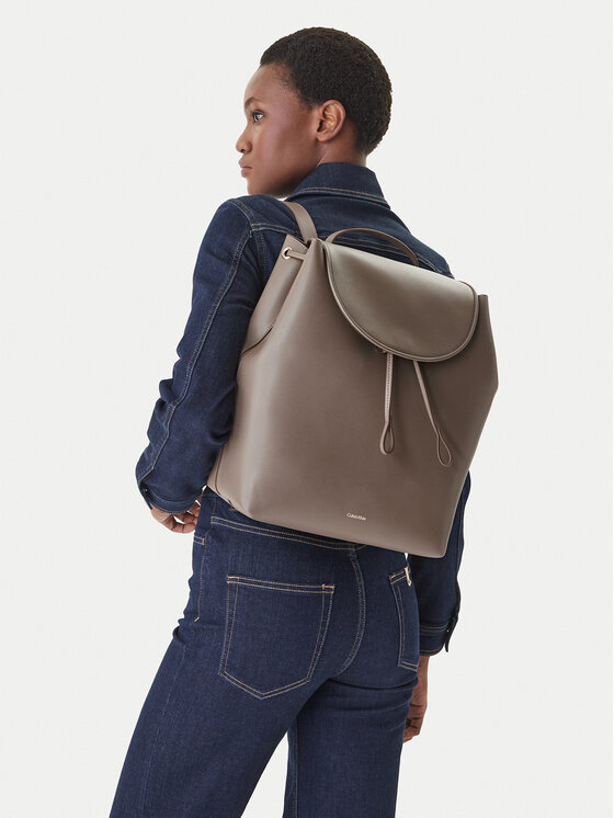 Calvin Klein Nahrbtnik Calvin Klein Foil Logo Large Flap Backpack LV04F3505G Rjava