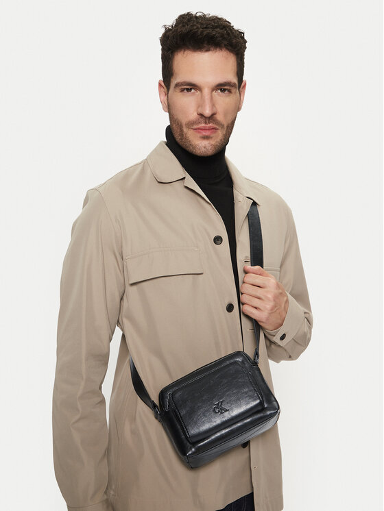 Calvin Klein Jeans Geantă crossover Calvin Klein Jeans Tumbled Camera Bag Pu K50K512988 Negru