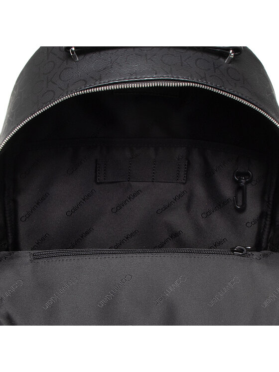 Calvin Klein Batoh Calvin Klein Minimalism Mono Flap Pckt Bp K50K509277 Černá