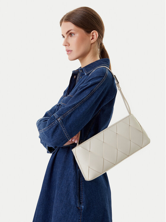 Calvin Klein Torebka Calvin Klein Ck Woven Elongated Shoulder Bag K60K612992 Biały