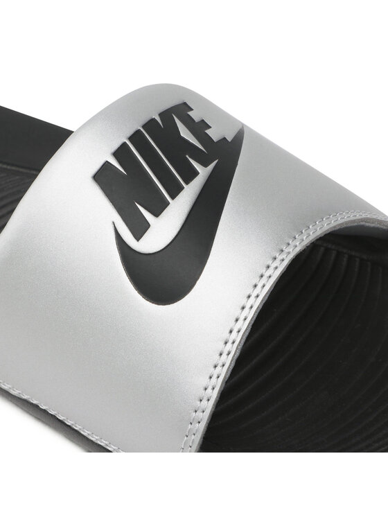 Nike Chanclas Nike Victori One Slide CN9677 006 Plata