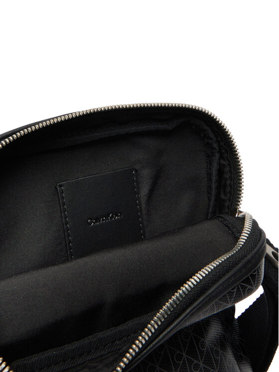 Calvin Klein Crossover torbica Calvin Klein Emblem Aop Coated Slim Reporter LV04D3334G Crna
