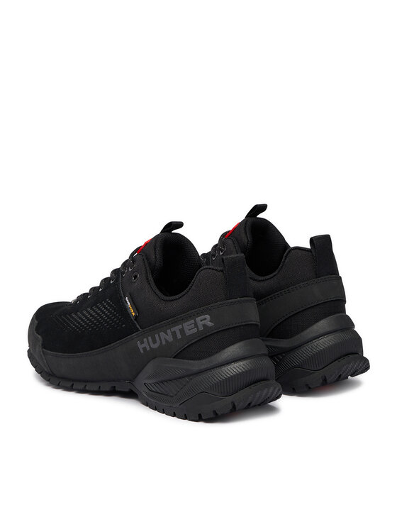 Para butów ustawiona tyłem, widoczna pięta i podeszwa.