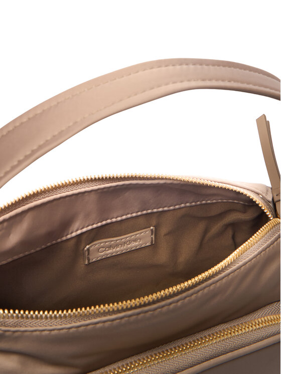 Calvin Klein Bolso Calvin Klein Pocket Nylon Bag W/Strap LV04F3132G Beis