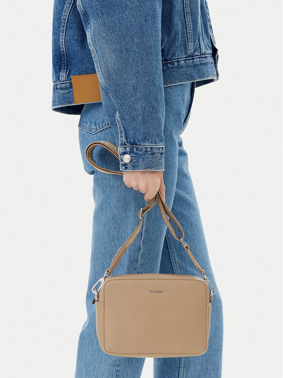 Calvin Klein Geantă Calvin Klein Ck Must Small Camera Bag K60K613145 Bej