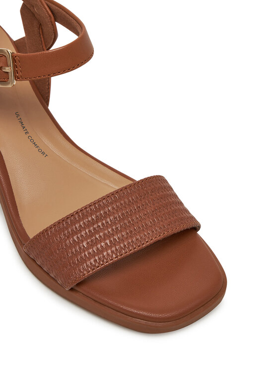 Clarks Sandali Clarks Jaylan Ray 26181661 Marrone