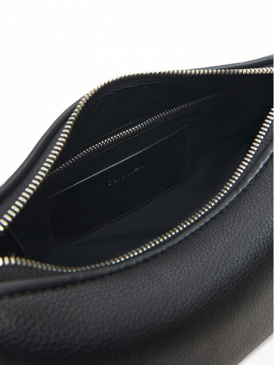 Calvin Klein Jeans Ročna torba Calvin Klein Jeans Drop Small Shoulder Bag LV04K3082G Črna