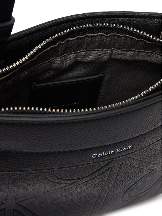 Calvin Klein Geantă crossover Calvin Klein Emblem Emboss Slim Flatpack LV04D3370G Negru