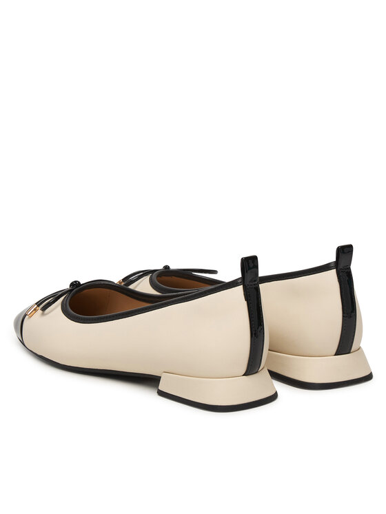 Clarks Туфлі Clarks Ubree15 Poppy 26186333 Écru