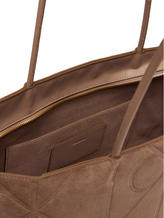 Calvin Klein Torbica Calvin Klein Emblem Aop Embossed Suede Tote LV04F3334G Bež