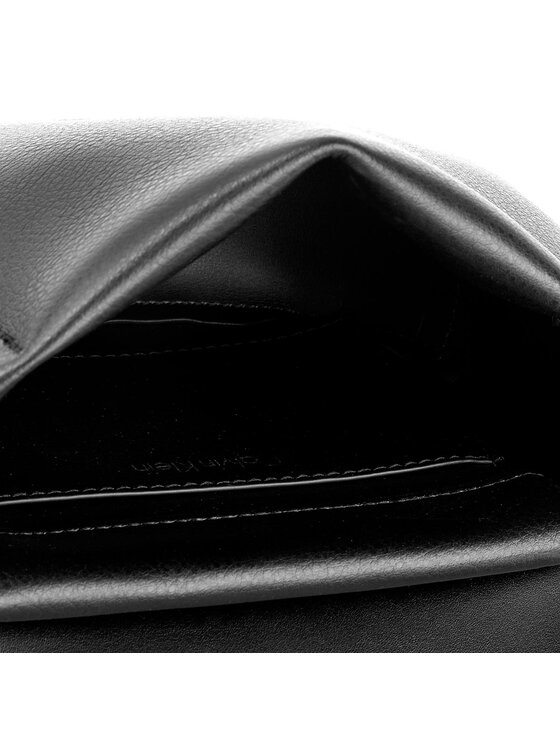 Calvin Klein Torbica Calvin Klein Frame Saddle Bag K60K603982 Crna