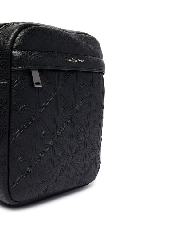 Calvin Klein Brašna Calvin Klein Emblem Aop Deboss Reporter LV04D3562G Černá
