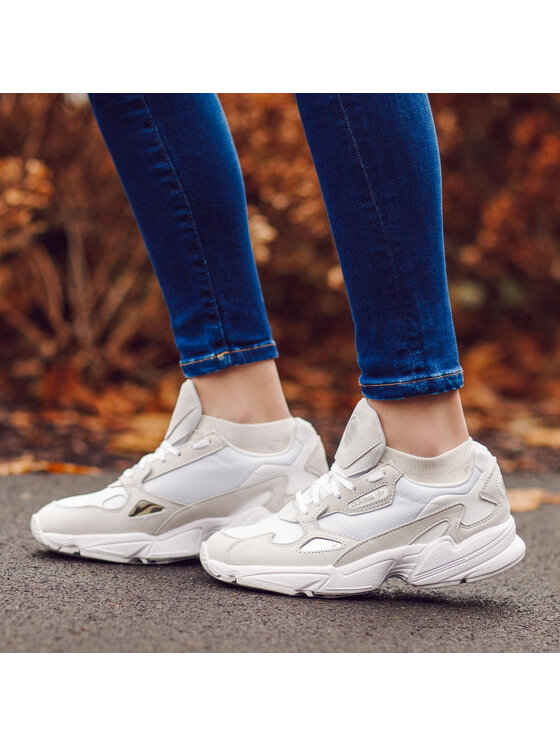 adidas Снікерcи adidas Falcon W B28128 Білий